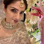 Raveena Tandon Instagram - Wedding Hues… but not without my iced coffee…and kids .. in that order😜♥️🎊🥂🎂 #thaitheknot #family sahanakrishna #bangkokblues #thailand @anantarariverside @gopalkadkade @shradhabamb