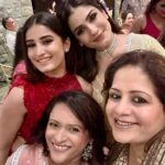 Raveena Tandon Instagram - Diwali Nights 🪔 . Thank you for the amazing get togethers my dearest @manishmalhotra05 and @theshilpashetty ! Lots of love and happiness to everyone .. May we and our children see a beautiful,peaceful new world … ♥️🙏🏻 #happynewyear