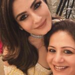 Raveena Tandon Instagram - Diwali Nights 🪔 . Thank you for the amazing get togethers my dearest @manishmalhotra05 and @theshilpashetty ! Lots of love and happiness to everyone .. May we and our children see a beautiful,peaceful new world … ♥️🙏🏻 #happynewyear