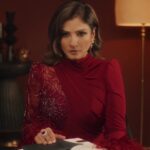 Raveena Tandon Instagram - Mujhse takraana? Asaan nahi hai. Bring it on, I will handle it! #HotstarSpecials #KarmmaCalling, streaming from Jan 26th. @officialraveenatandon @namrata.sheth @gauravshogun @varunsood12 @waluschaa @piyushkhati @devangshisen @rachitsingh08 @Amyaela #MohanKapoor @shatafclicks @virafpp @alpanabuch19 @ratfilmsindia @ruchinarain @ashutoshunlimited @itstahershabbir @masiwali