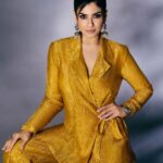 Raveena Tandon Instagram - Basking in the brightness…. Thank you for the love …. #karmmacalling 💛☀️