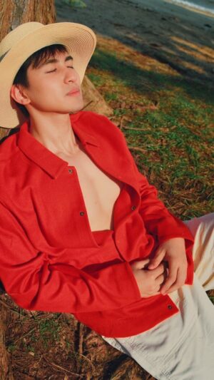 Raynold Tan Instagram - The one piece exists 🏴‍☠️

Shot and edited by @juostudios @jerrylimyz 
Outfits from @josiahchua