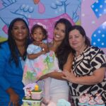 Rayza Alcântara Instagram - 2 aninhos de mi vida!🫶🏼 Obs: ela só queria o braço da titia e a titia pega, claro!😅