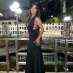 Rayza Alcântara Instagram - Das milhares de fotos que estão na galeria.🖤🌟 E os dedinhos abertos?!😅