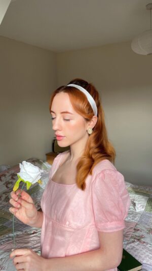 Rebecca Flint Instagram - all the things I DON’T regret purchasing in 2022 💫✨😮‍💨 #girlyfashion #vintagefashion #gunnesax #lauraashley #vintagelauraashley #classicalart