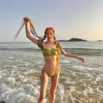 Rebecca Flint Instagram - birth of venus 🐚 🐚 🐚 shell by @periwinkle_shells
