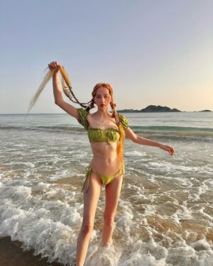 Rebecca Flint Instagram - birth of venus 🐚 🐚 🐚 

shell by @periwinkle_shells