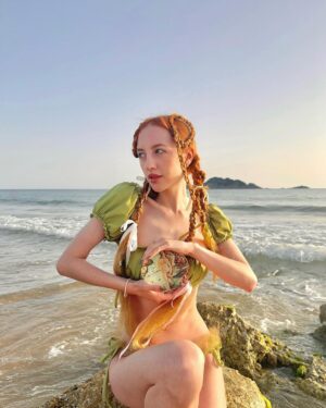 Rebecca Flint Instagram - birth of venus 🐚 🐚 🐚 

shell by @periwinkle_shells