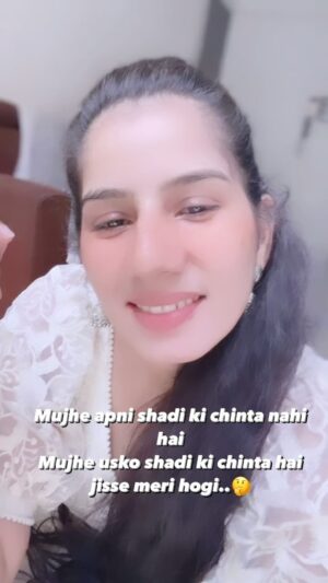 Reeta Mewada Instagram - ❤️🤔Pata nahi kon hai woh #shadi follow @reetamewada18 🙏🏻❤️