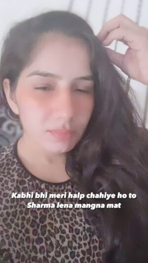 Reeta Mewada Instagram - Sharma lena 😂😂😂#help @reetamewada18 🙏🏻❤️