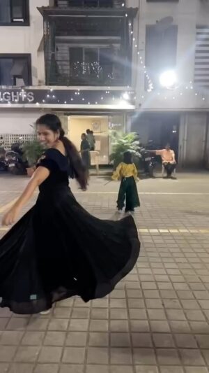 Reeta Mewada Instagram - Garba night #garba #garbanight #trendingsongs #trending #trendingreels follow @reetamewada18 🙏🏻💃🏻