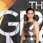 Regé-Jean Page Instagram - LONDON: good vibes on the hottest day of the year #THEGRAYMAN • 📸 @gettyimages • @ozwald_boateng @its_ajao @holly_macnaghten @carlosferraz_ @christopherleneo