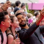 Regé-Jean Page Instagram - LONDON: good vibes on the hottest day of the year #THEGRAYMAN • 📸 @gettyimages • @ozwald_boateng @its_ajao @holly_macnaghten @carlosferraz_ @christopherleneo