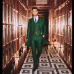 Regé-Jean Page Instagram - Maketh the man 🪡 • Wearing ✨ @ozwald_boateng for @britishgq #GQawards Outrageous 🔥 📸 by @adamfussell Styled by @holly_macnaghten Grooming by @carlosferraz_ Shelter PR @personalpruk 🌹 @rosewoodlondon Rosewood London