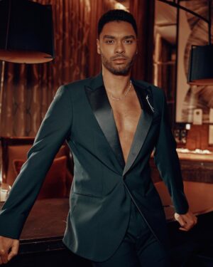 Regé-Jean Page Instagram - Good Evening.

•

📸 @adamfussell 

•

@hollymacnaghten
carlosferraz
@christopherleneo

@giorgioarmani 
@longines