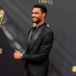 Regé-Jean Page Instagram - Sunshine and smiles in midnight blue at @televisionacad EMMYS ✨ Congrats to all the Bridgerton team for all the outstanding things we achieved this season Stylish thanks to @giorgioarmani @jeanneyangstyle @jessica_o_ @christopherleneo ShelterPR 📸 @richfury / @gettyentertainment