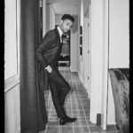 Regé-Jean Page Instagram - Family Fortunes ❤️ • 🔥📸 @adamfussell Styling: @holly_macnaghten @ozwald_boateng Grooming: @carlosferraz_ @britishgq #GQawards