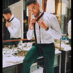 Regé-Jean Page Instagram - Maketh the man 🪡 • Wearing ✨ @ozwald_boateng for @britishgq #GQawards Outrageous 🔥 📸 by @adamfussell Styled by @holly_macnaghten Grooming by @carlosferraz_ Shelter PR @personalpruk 🌹 @rosewoodlondon Rosewood London