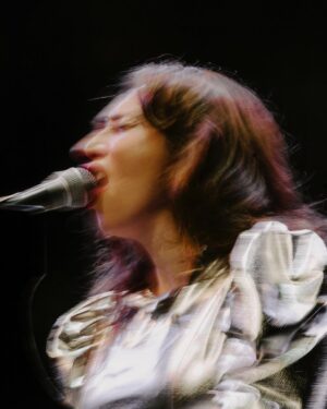 Regina Spektor Instagram - Hi friends!
This is just to say that I hope you haven’t been too flooded and rained upon, that I am pondering a fun local to NYC announcement, and that if you haven’t yet signed up to my text list (USA only) or email list (world wide) then please do so… links to both in the Bio 🍂 We’ll be ready to send you the news soon ☎️✍️

Beautiful 📸 by @jennamurray from Central Park Summer Stage 
Silver 👗 by @batshevadress 

🍂🍂🍂🍂🍂💕💕💕💕💕🎶🎶🎶