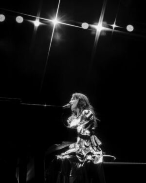 Regina Spektor Instagram - Hi friends!
This is just to say that I hope you haven’t been too flooded and rained upon, that I am pondering a fun local to NYC announcement, and that if you haven’t yet signed up to my text list (USA only) or email list (world wide) then please do so… links to both in the Bio 🍂 We’ll be ready to send you the news soon ☎️✍️

Beautiful 📸 by @jennamurray from Central Park Summer Stage 
Silver 👗 by @batshevadress 

🍂🍂🍂🍂🍂💕💕💕💕💕🎶🎶🎶