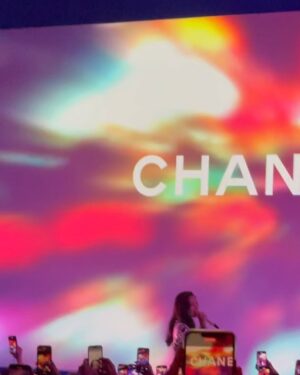 Reika Kirishima Instagram - CHANEL-DAKAR
MetiersdArt Collection2022/2023
show ＆ party
投稿がちょっと遅くなりました。
刺激的で素敵な夜を
ありがとうございました🖤
ジェニーちゃん可愛かった！

Thank you🙏
styling... @rena_semba 
makeup.. @fusakomakeup 
hair.... @kotaro__hair 

#chanel 
#CHANELMetiersdArt
#chaneldakar
