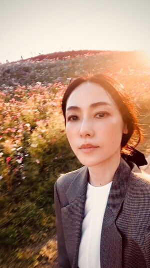 Reika Kirishima Instagram - こんばんは。
レイ・リオッタです。
ただただ自分を楽しませる日🌸

#autumncolors #sunny