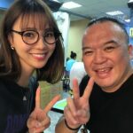 Reina Ikehata Instagram - 我六年前在台灣剛開始工作 第一個大的工作就是電視劇「美好年代」第一次拍戲壓力很大能遇到這麼溫暖愛笑的導演讓我很安心，能每天一起拍攝的那段時間就是我的「美好年代」 笑、哭、開心、難過⋯⋯都想念。太多回憶了。我絕對不會忘記一切。 明導，謝謝你給我這麼多美好的回憶。 6年前、私が台湾での活動をし始めた頃、初めて主演の1人として出演させて頂いた大きなテレビドラマ「美好年代」。 言葉もまだ不完全で、慣れない環境に押しつぶされそうなプレッシャーの中、温かく現場をサポートしてくれた監督。 毎日毎日、笑って泣いて過ごした日々は、私にとってまさに「美好年代（素晴らしい時代)」でした。 楽しい思い出も辛い思い出も、何もかもが忘れることは出来ない思い出です。 監督、素晴らしい日々を有難うございました。 御冥福をお祈りします。