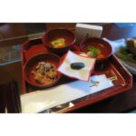 Reina Ikehata Instagram - 日本的習俗「Okuisome」 為了寶貝永遠吃得到東西、我們要做這個儀式🍴這次我們在日本蠻有名的豆腐店「Ukai」做。店裡很有歷史感、而前面看得到東京鐵塔🗼非常漂亮。推薦給大家！ お食い初めを。 長男は明治記念館さん、次男はとうふ屋うかいさんにて行いました☺️ #媽咪日常 #媽咪 #兄弟 #兄弟ママ #兄弟リンクコーデ #産後ダイエット #産後 #ママライフ #まつ毛パーマ #まつ毛エクステ #フェイシャルエステ #做臉 #做臉護膚 #ピーリング #エステサロン #二児の母 #mommylife #mommy #お食い初め #とうふ屋うかい