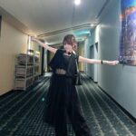 Reina Tanaka Instagram - . ブラックコーデ🖤🖤🖤 ホーンテッドマンションの映画観たよ🎥✧ 映画館ってポップコーン食べたり チュロス食べながら観るのがいいよね〜💕😍 ・‥…━━━☞・‥…━━━☞ #れーなこーで #ブラックコーデ #PAGEBOY #amiparis