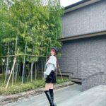 Reina Tanaka Instagram - . 誕生日祝ってもらった時のコーデは こんな感じのキラキラニットに しましたー🤍🩶🤍 クリスマスシーズンに着るか悩んだけど (もう1回着ればいっか笑) 早く着たくて♡ ・‥…━━━☞・‥…━━━☞ #田中れいな #ニット #ヴィオレッタ #violetta #violetta_code #EMODA #ブーツ