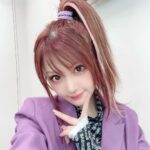 Reina Tanaka Instagram - . 紫のスーツのセットアップって 珍しくてかわいくない？😍💜 新しく買ったブーツは 足が綺麗に見えるし 結構厚底高いけど 前と後ろの高低差少なくて良い︎👍🏻 ̖́-💕 そしてピンクメッシュのエクステを いつもよりたくさん入れてもらったら ヘアアレンジした時たくさん見えて嬉しい♡ @lapis_kazuya ・‥…━━━☞・‥…━━━☞ #れーなこーで #セットアップ #パープルコーデ #evris #EMODA