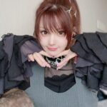 Reina Tanaka Instagram - . この服 めちゃくちゃお気に入りで 色違いでも買いました🩶🩶🩶 形がとっってもかわいい🫶🏻💕 ウエストもあるように見える形のスカートやし、いつもより着痩せ出来るセットアップです！ 男性のスタッフさんに 「スカート、車の洗車のやつみたい」って言われて 例えがおじさんだなと思いました。笑 中のシースルーは 袖がグレーと黒でボリューム出されとって とっってもかわいい❤️ ・‥…━━━☞・‥…━━━☞ #れーなこーで #musubore #labelleEtude @musubore_official @labelleetude_official