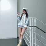 Reina Tanaka Instagram - . ⛄️🩵 このニット、デザインがおしゃれやけん ニット1枚で可愛くなれる🥹 袖はつけ袖のフリフリつけた🤍 足元もとことん、ぶりぶりに 可愛く柔らかい感じにしたかったけんいつもやったら黒のショートブーツとか履いてしまうけど 今回はベージュのムートン🫶💓 Radyのムートンは歩きやすいけん、ベージュとブラックの2個持ちしております🤎🖤 ・‥…━━━☞・‥…━━━☞ #れーなこーで #Rady #ムートン #lillilly #ニット #ニットコーデ #冬コーデ #デートコーデ に如何ですか？♡