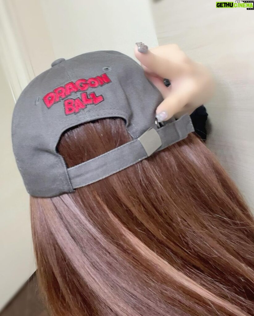 Reina Tanaka Instagram - . ドラゴンボールの帽子見つけて 買っちゃいました🧢”✨️ 悟飯くんの幼少期のやつないかなー？？🥹 ・‥…━━━☞・‥…━━━☞ #ドラゴンボール #キャップ #🧢