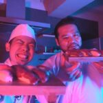 Rekko Instagram - 昨夜は岐阜まで漢さんが300万円届けてくれました！ 流石に現金300万円は笑いが抑えられませんでした笑 漢キッチン自分の出演会も絶賛公開中なので是非そちらもご覧ください！🔥 @kan_9sari #漢kitchen #KOK #kingofkings #hikiganesound
