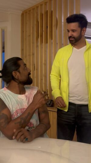 Remo D'Souza Instagram - Tag that friend who always drops in at the wrong/right time 🤣👀
.
.
Just for fun 😂 @remodsouza 😜