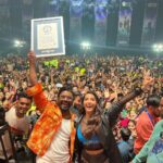 Remo D'Souza Instagram - Breaking the world record for Hip Hop, couldn’t have done it without everyone who turned up! Thank you so much, a proud moment! Congratulations to the team 🤍 @norafatehi @amazonminitv @framesproductioncompany @tranjeet @wickedsunnyyyyy @suresh_kingsunited @totheculture #hiphopindia #gullyseglorytak #worldrecord
