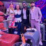 Remo D'Souza Instagram - Had an absolute blast on this stage after so long got to meet & chat with india’s Guiding light @remodsouza and our india’s Dancing Diva absolute Queen @norafatehi thank you guys for such a warm welcome & best wishes to your new show Hip Hop India @amazonminitv always there to support the community. Episodes are out now go check it out. ⚡️⚡️⚡️ #piyushshazia #remodsouza #choreographers #norafatehi #bollywood Mumbai, Maharashtra