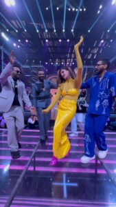 Remo D'Souza Instagram - In between acts , we do aur acts 😂😂😂. #dancepluspro @disneyplushotstar @starplus @mohanshakti @punitjpathakofficial @dharmesh0011 @sushantkhatri148