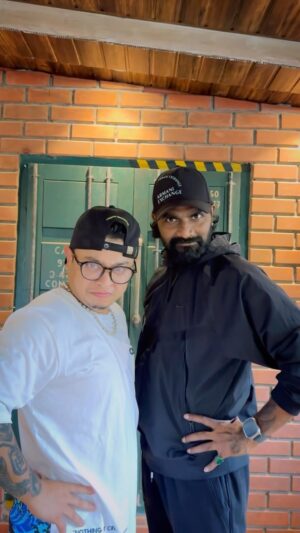 Remo D'Souza Instagram - KUDIYE NI 😍 MERE DIL VICH WASJA 😍

@remodsouza @lizelleremodsouza 

@aparshakti_khurana paaji 😍

#reels #reelsinstagram #reelitfeelit #reelkarofeelkaro #sushantkhatri #remodsouza #lizelledsouza #kudiyeni #dance #trending