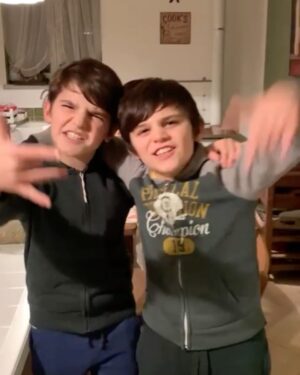Renato Novara Instagram - Gli effetti di @morecosmaplease sui miei bambini 😂

Tanti auguri a tutti! 
Buon inizio 2022 ❤️