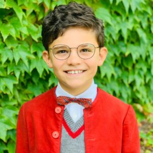 Renato Novara Instagram - Agghindato in pieno stile anni 70!!! Presto sul grande schermo. 🥰  #actor #kid #ilgiornopiubello #movie #film #cinema #voice