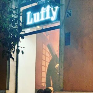 Renato Novara Instagram - Indovinate dove sono andato a mangiare?!? Da Luffy!!! 😍🤣 Voi ci siete mai stati?!? 😍❤️