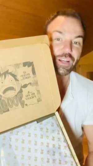 Renato Novara Instagram - Finalmente ce l’ho anche io! 😍 
Adesso posso autografarmelo da solo 😂

Grazie agli amici di @gameover_store18 🙌🏻