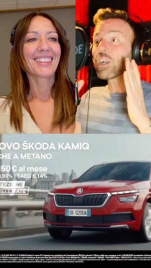 Renato Novara Instagram - Io e @bielli.francesca_official ci sfidiamo a colpi di pubblicità ✨

Ecco cosa succede quando due speaker di due auto diverse si ritrovano 😂 

#Skoda #Kia #Speaker