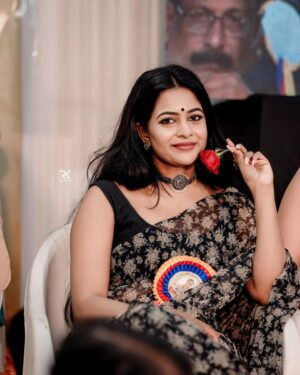 Renu Soundar Instagram - 🖤❤️ We first make our habits, then our habits make us.🖤
@_rk_weddings