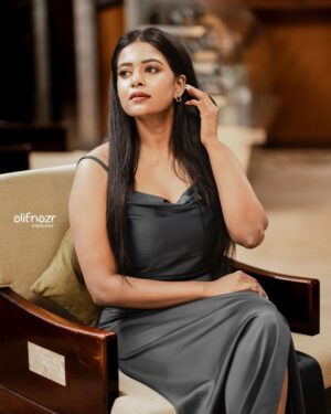Renu Soundar Instagram - #pathonpathamnoottandu 
#audio launch 
@lulutvm

📸 @alifnazr 
👗 @picara.design 
Stylist @joe_elize_joy
