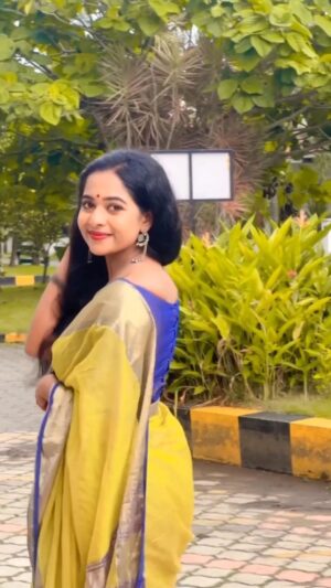 Renu Soundar Instagram - Reigning my love for the timeless classic💚

#sareelove #ethnicwearlove @renu_soundar