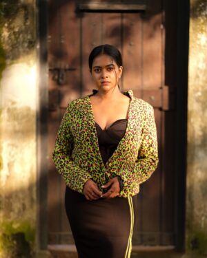 Renu Soundar Instagram - May the canvas of the New Year be painted with vibrant moments and unforgettable memories. Wishing you a year filled with joy, peace, and prosperity.
Happy new year all of you 🥰🎉🎉🎉🎉

📸 @anshad_guruvayoor
