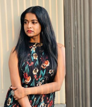 Renu Soundar Instagram - Get your shine on 🤩

 📸 @senthil_krishna_rajamani_ 

#renusoundar